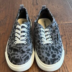 Old Navy Gray Animal Print Sneakers